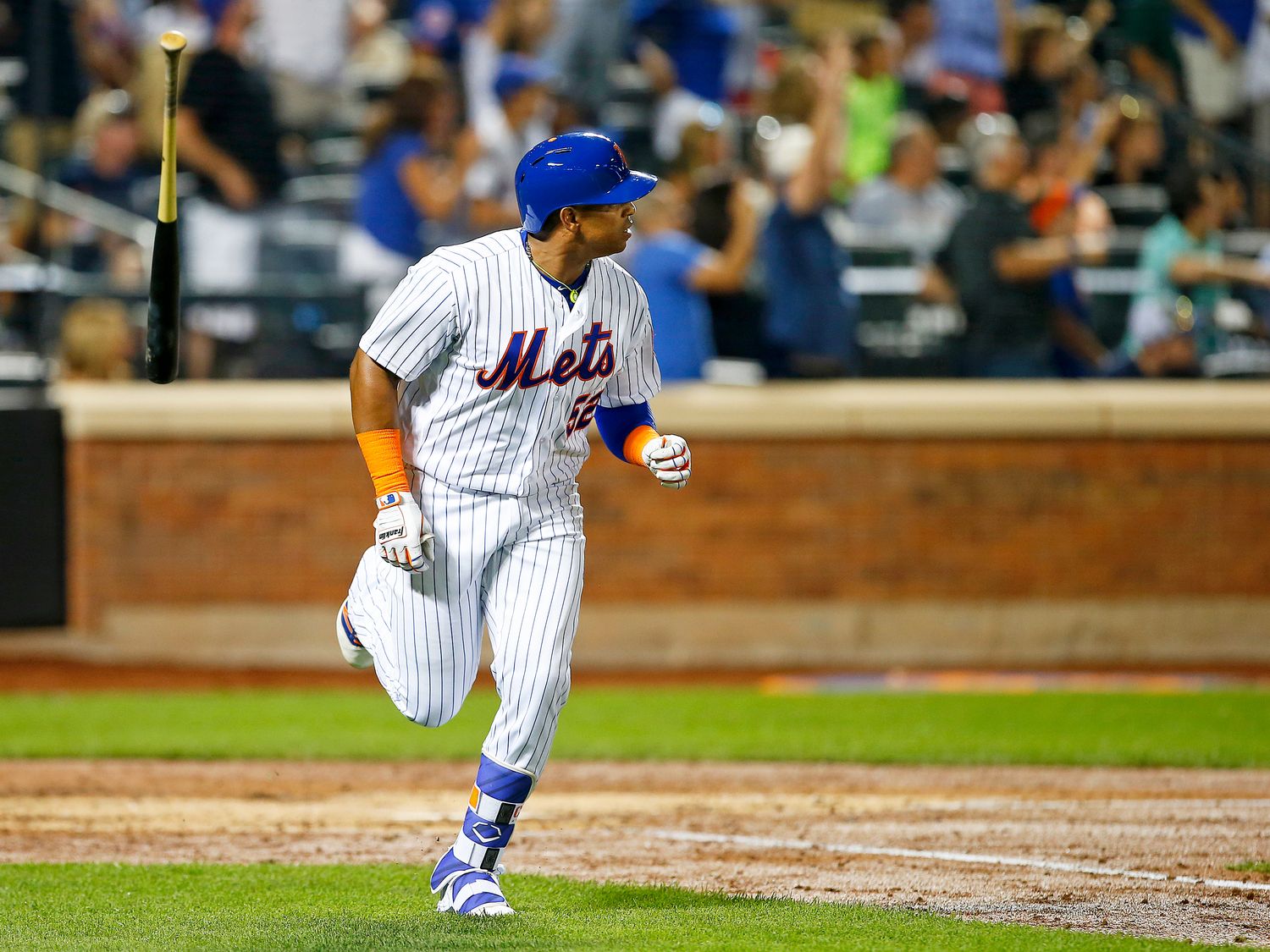 cespedes-bat-flip-3-run-hr-2016.jpg